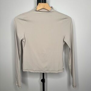 Vuori AllTheFeels™ Long Sleeve Mock Neck Top • Cream • XS